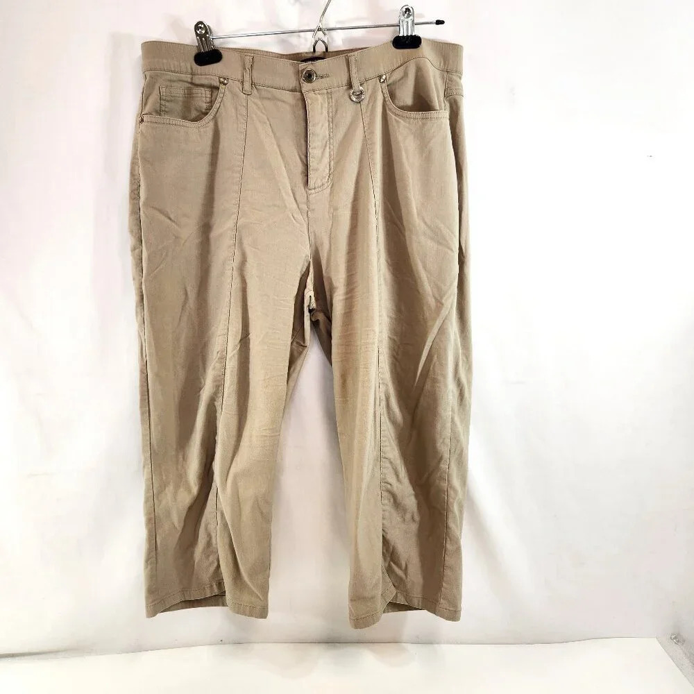 Simon Chang Beige Capri Pants Size 16